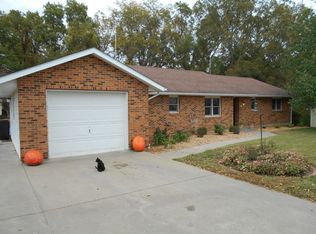 111 Valley View Dr, Glasgow, MO 65254