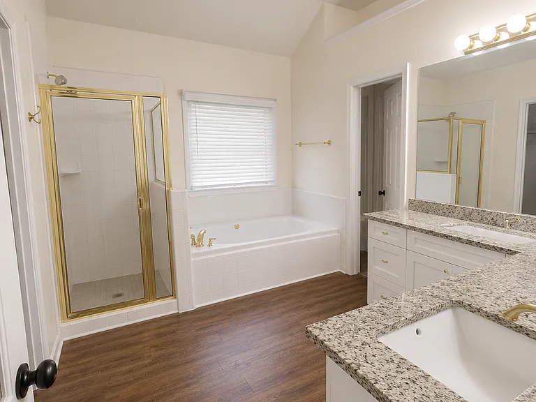 10295 Medridge Cir — Photo 11
