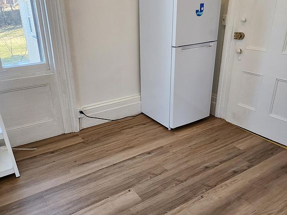 3rd image of 37 Cottage Pl #25