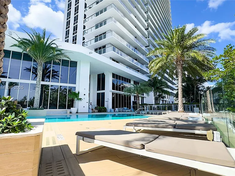 16385 Biscayne Blvd #404 — Photo 28