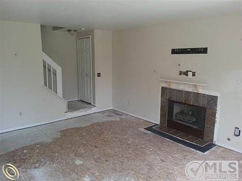 Living Room W/Fireplace