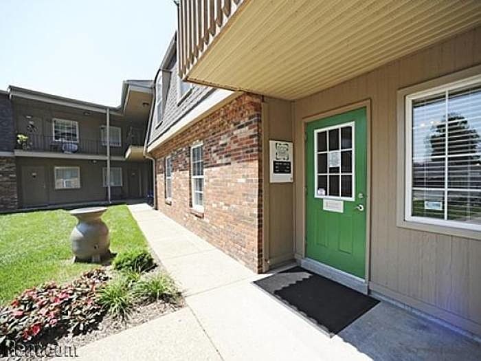 1st image of 646 Chateau Dr