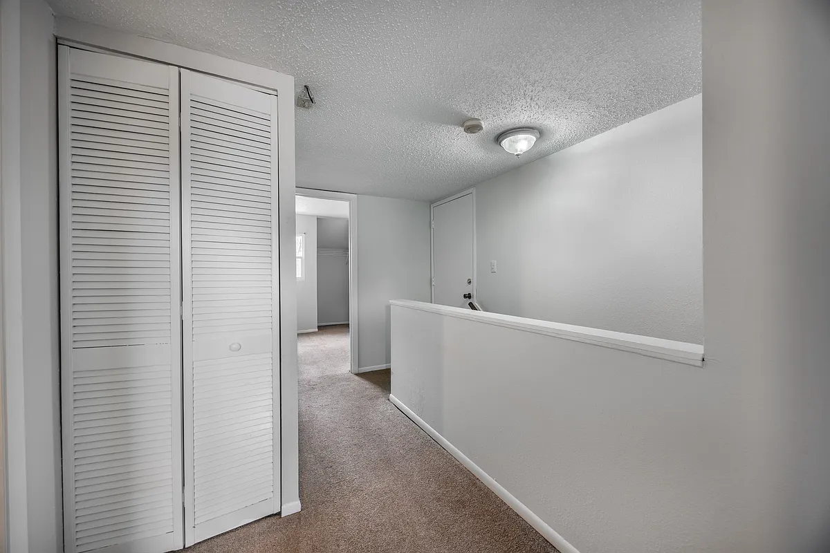 Building Photo - 914 SW 8th Ave #51