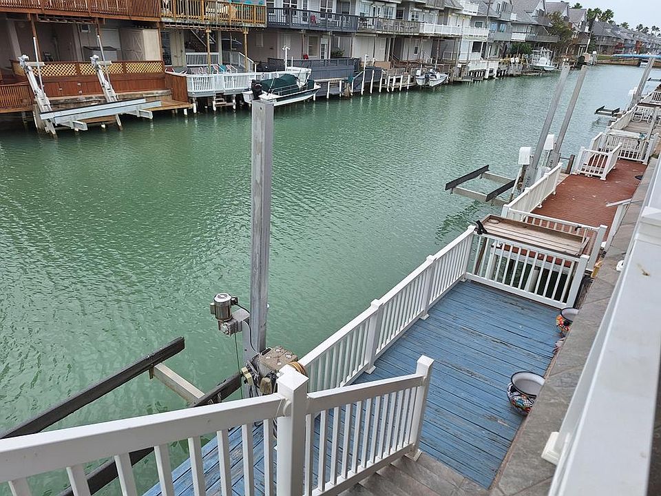 1st image of 805 E Oyster Dr
