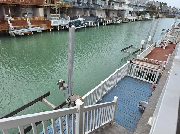 805 E Oyster Dr, Port Isabel, TX 78578