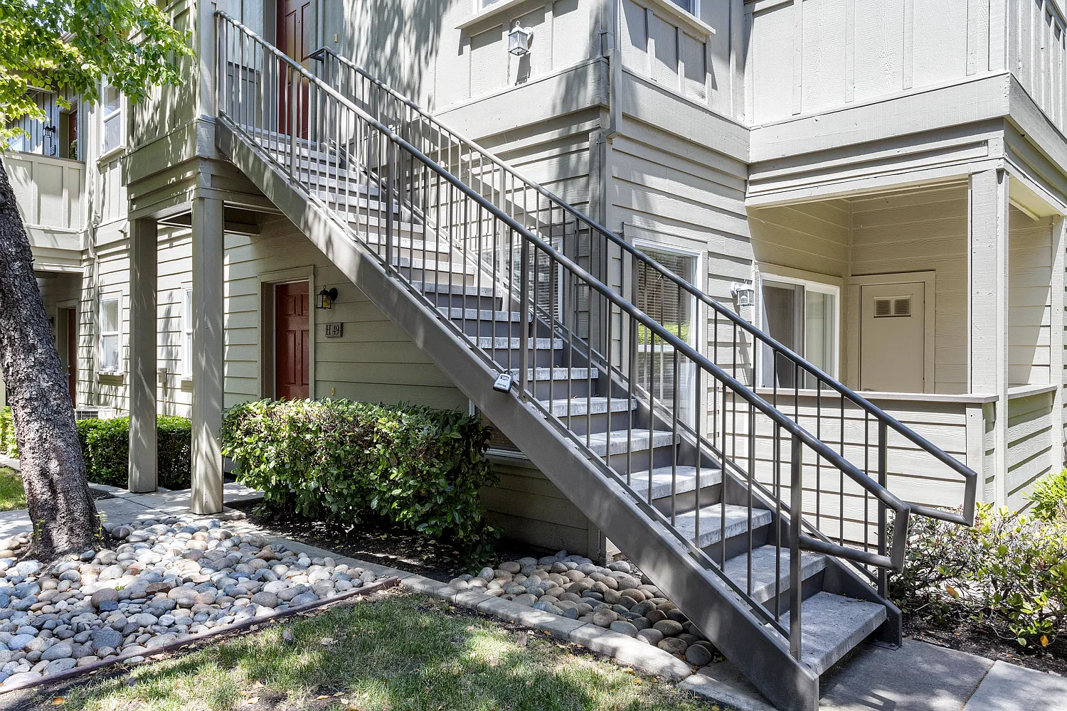 1 bed, 696 sqft, $1,754 — Photo 2