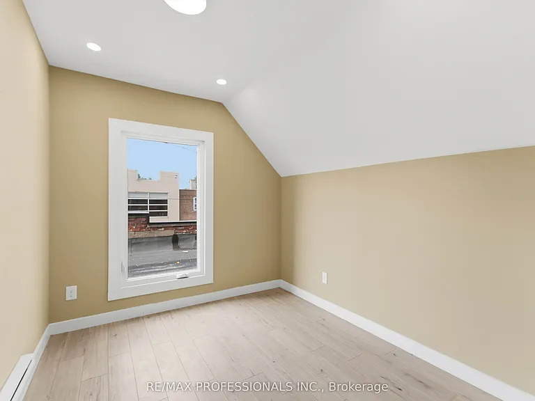 759 Barton St E #UPPER — Photo 18