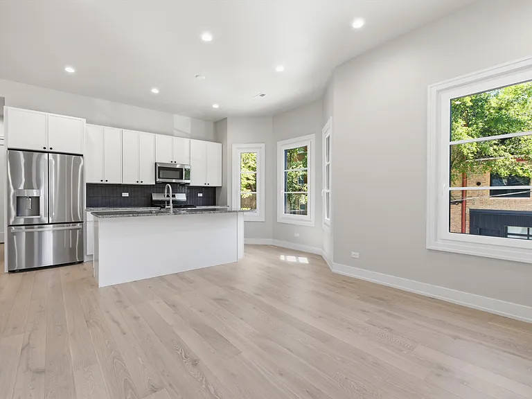 648 N Paulina St #CH — Photo 6