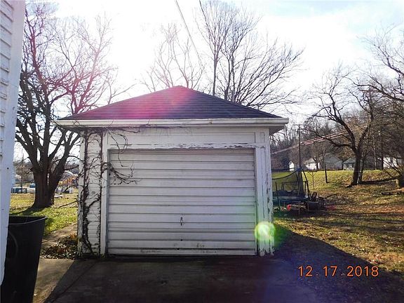 3rd image of 135 Mound St
