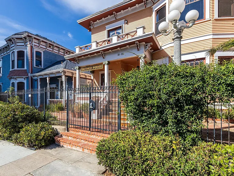 220 Ash St — Photo 24