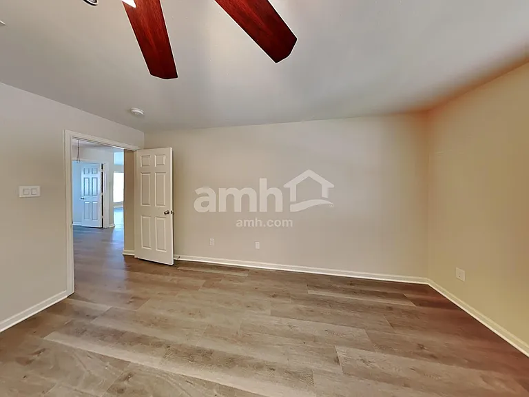 501 Falcon Lake Dr — Photo 13