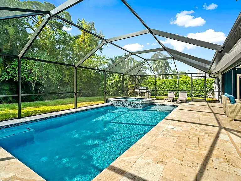 601 E Valley Dr — Photo 12