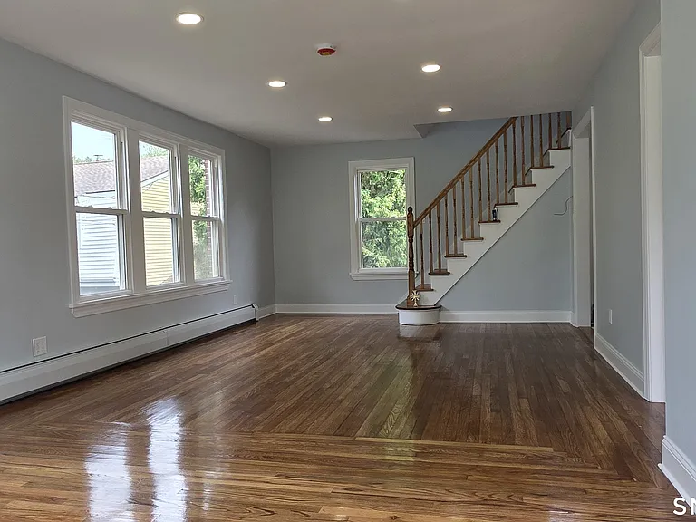 782 Center St — Photo 5