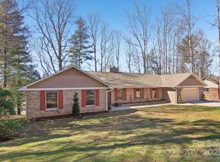 127 Kalmia Terrace Ct, Hendersonville, NC 28739