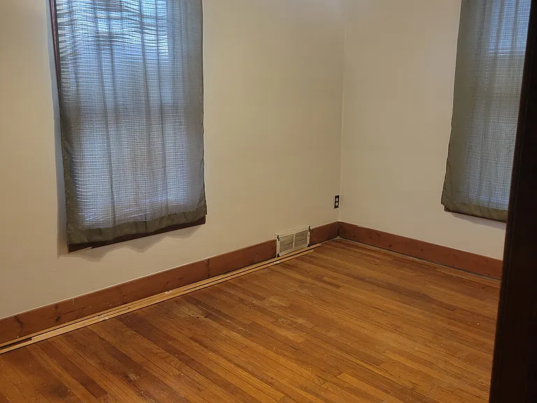 300 W Liberty St — Photo 12