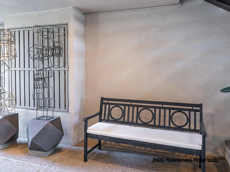 The Roscomare Apartments — Photo 5