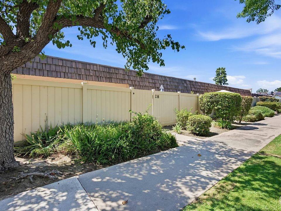 1st image of 3800 Stockdale Hwy APT 28