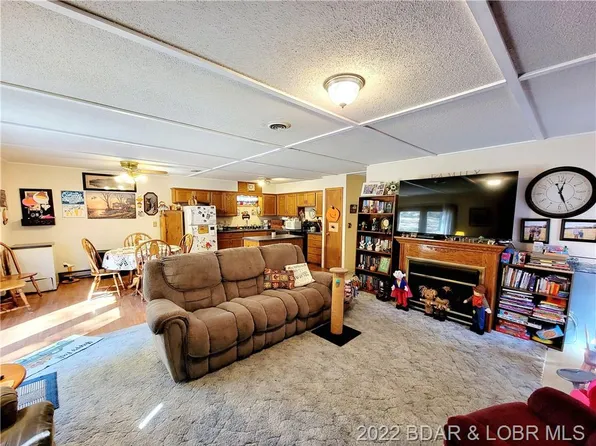 14202 Ironwood Rd, Versailles, MO 65084