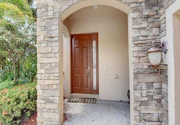 Home For Sale In Versailles
