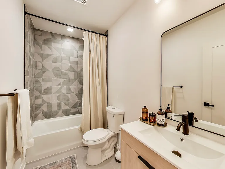 2619 N Kimball Ave #G — Photo 11