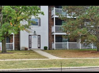 105 Gregory St APT 2, Aurora, IL 60504