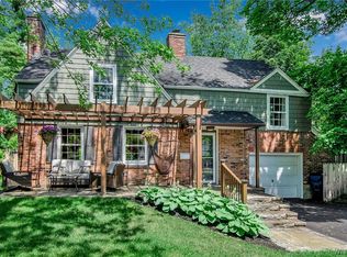 51 Meadowbrook Rd, Williamsville, NY 14221