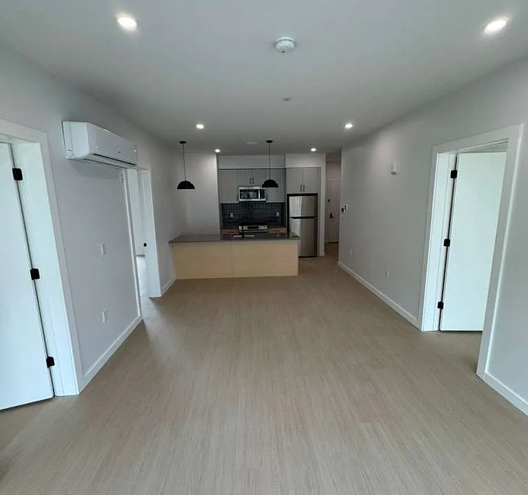 74 Webster St #6C