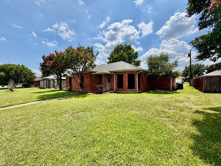 3205 Bryan St — Photo 3