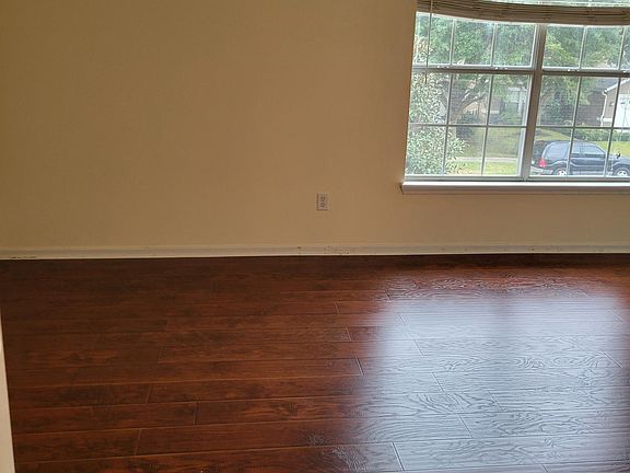 5th image of 12572 Woodfield Cir W