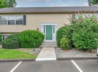30 Brantwood Dr #30, Madison, CT 06443