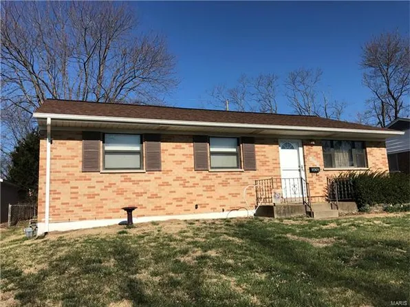 1719 Mary Hubert Ct, Saint Louis, MO 63125
