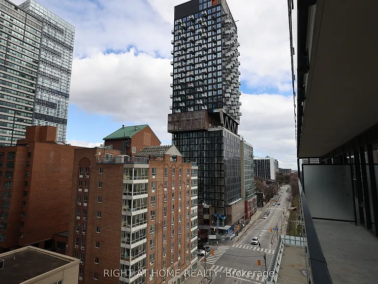 47 Mutual St #804 — Photo 18