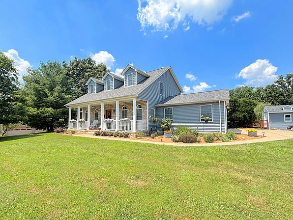 2nd image of 318 Lauren Ln