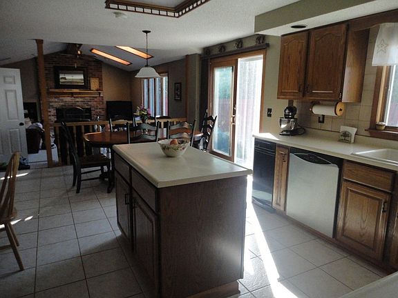 Eat-in Kitchn to Family Room