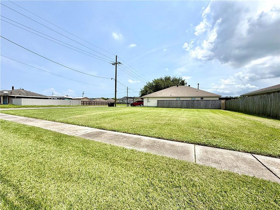 2nd image of 3729 Lena Dr