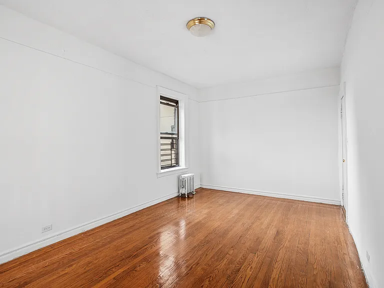 939 Woodycrest Ave #420 — Photo 4
