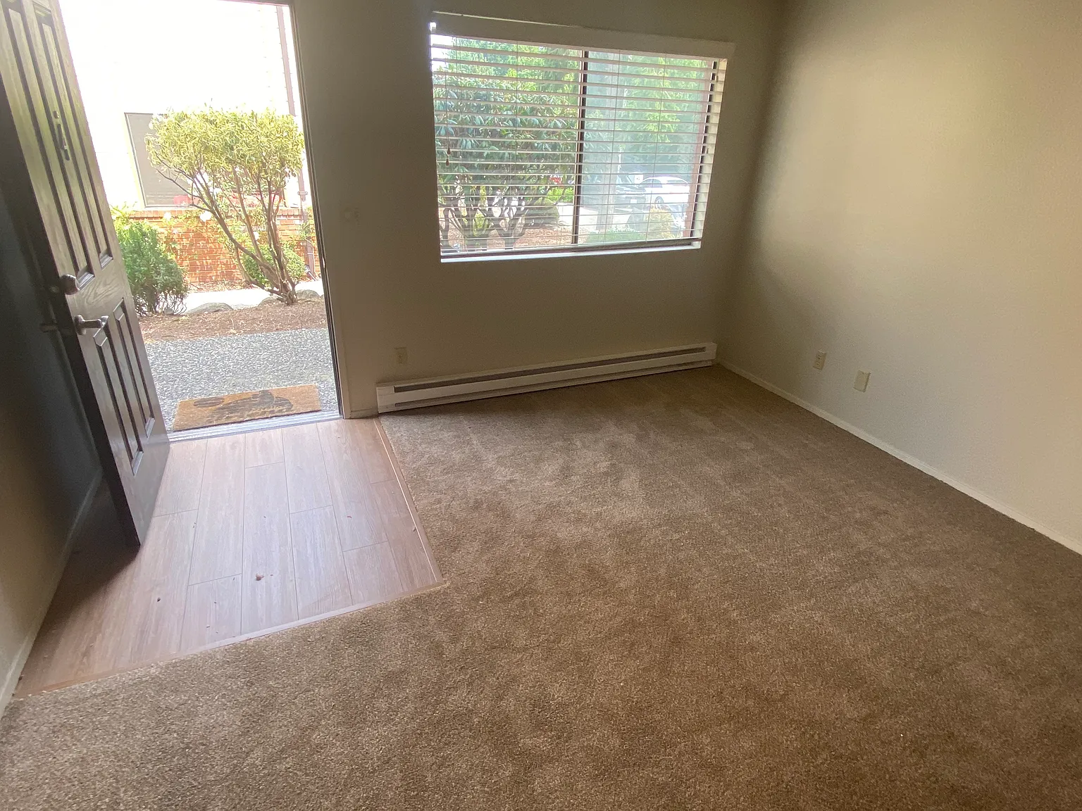 2 bed, 1075 sqft, $1,900 — Photo 2