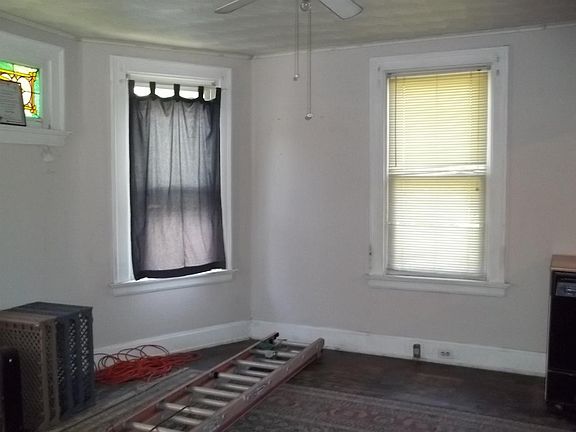 4th image of 5313 Globe Ave