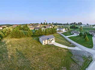 10235 Apple Dr, Saint Joseph, MO 64505