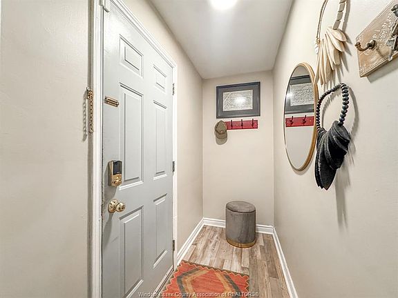 4th image of 1008 Askin Ave