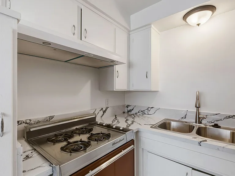 Montrose Residences — Photo 7
