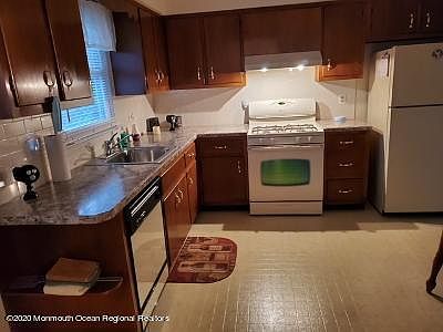 5th image of 871 Brookside Dr