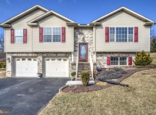 9 Larch Dr, Hanover, PA 17331