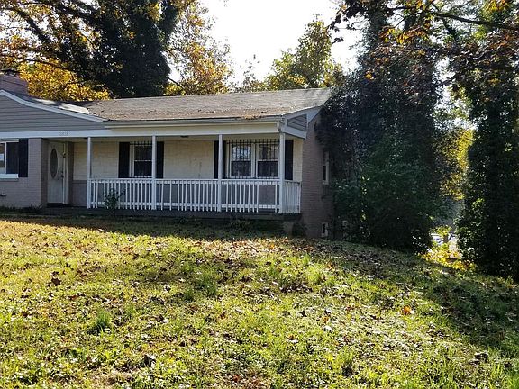 4th image of 5818 Center Dr
