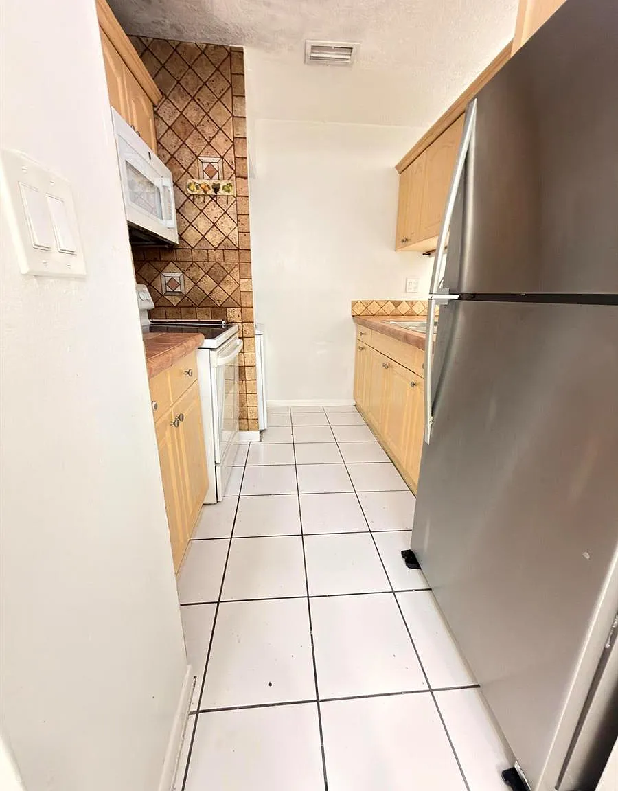 15605 SW 74th Circle Dr — Photo 2