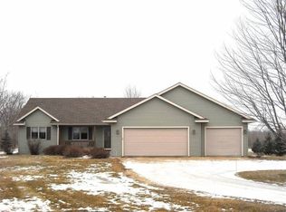 662 Todd Ln, Hudson, WI 54016