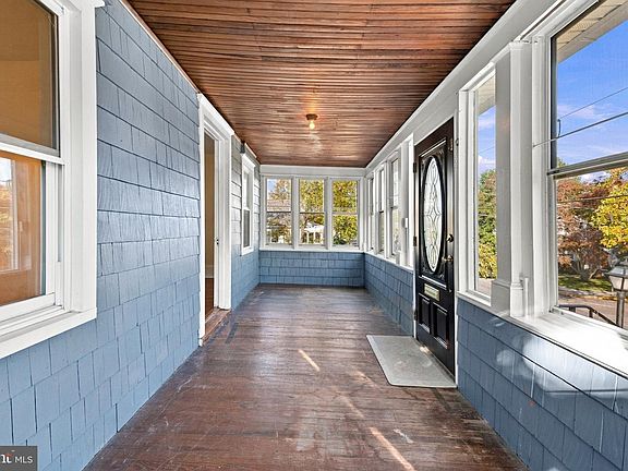 5th image of 20 Lawrence Ave