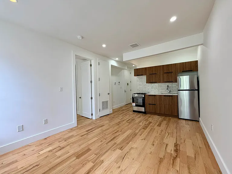 22 Patchen Ave #3F — Photo 6