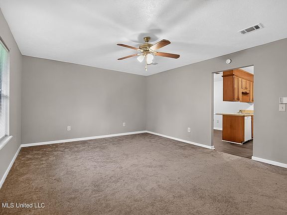4th image of 4525 Whitehaven Dr #Ab