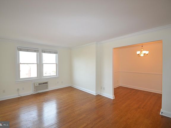 4th image of 906 S Washington St APT 308